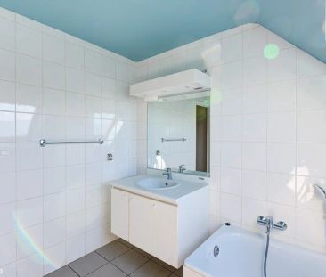 INSTAPKLAAR DUPLEX-APPARTEMENT MET 2 SLAAPKAMERS EN GARAGE NABIJ HE... - Photo 4