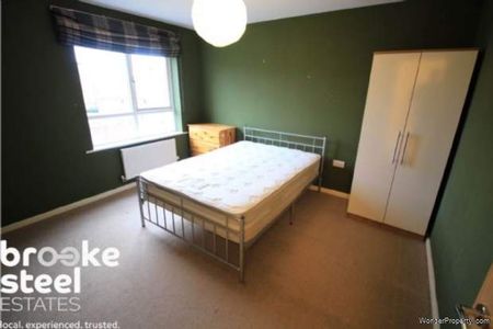 4 bedroom property to rent in Salford - Photo 4