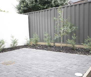 2/36 Royal Ave, Springvale, Vic 3171 - Photo 2