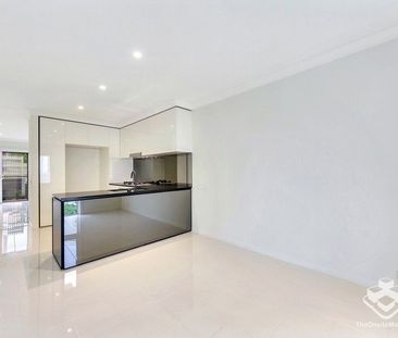 Executive Modern Architecture Town home - Photo 3