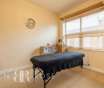 3 bedroom terraced house to rent - Photo 4