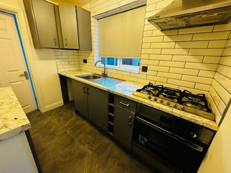 3 bedroom terraced house to rent - Photo 5