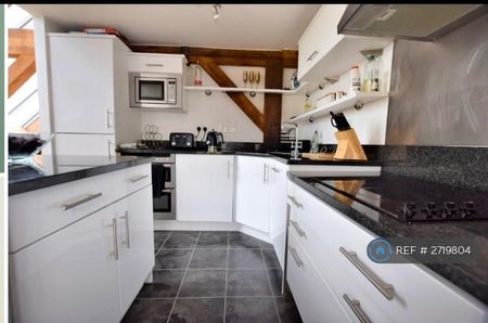 2 bedroom penthouse to rent - Photo 3