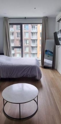 ✨ Loft meublé à louer – Bishop Embassy (Centre-ville de MTL) ✨ - Photo 1