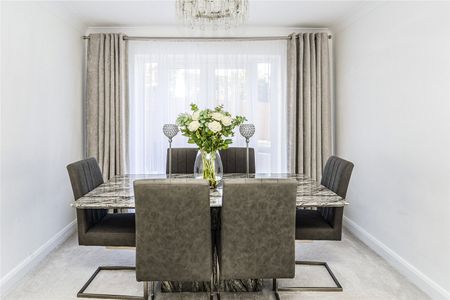 Catherine Close, Byfleet, West Byfleet, Surrey, KT14 7EZ - Photo 5