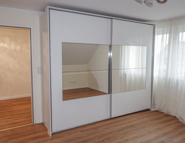 Großzügige DG-Wohnung für 2 Personen mit Einbauküche, Garage,großer Loggia mit Blick zum Fleyer Wald - Foto 1