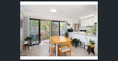 Renovated unit in a quiet convenient location - Photo 4