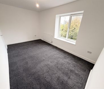 House - Terraced For Rent Pentreguinea Road, Swansea - Photo 1