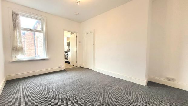 3 bedroom flat to rent - Photo 1