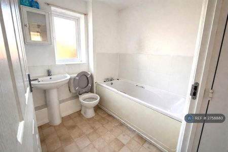 3 bedroom semi-detached house to rent - Photo 3