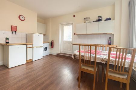 En-Suite Double Room To Let - High Wycombe - Photo 5