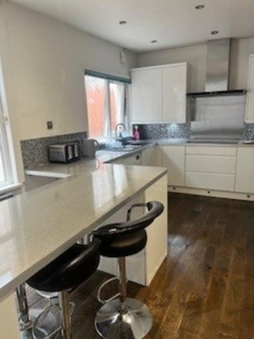 4 bedroom terraced house to rent - Photo 3