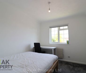 Springfield Drive, Westcliff On Sea - Photo 2