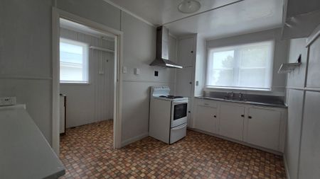 Tidy, Freshly Updated Two-Bedroom Living - Photo 5