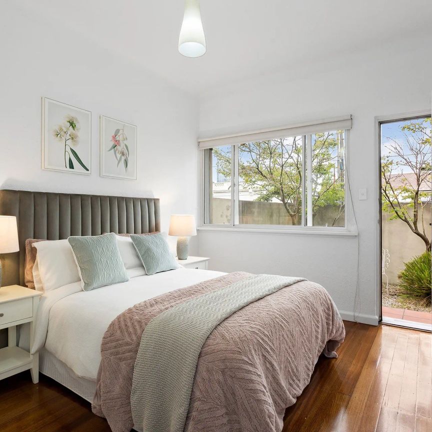 Ground-Floor Living with 2 Courtyards – Ideal for Pets - Photo 1