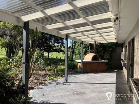 BEAUTIFUL 4 BEDROOM HOME IN TOORA HILLS WITH STUNNING VIEWS! - Photo 3