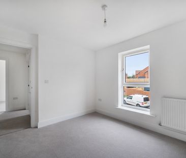 3 bedroom semi-detached house to rent - Photo 4