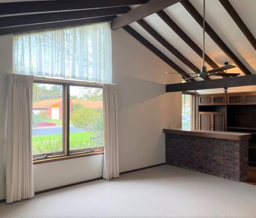 A Duncraig Classic with a Private Poolside Escape - Photo 3