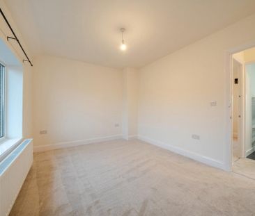 2 bedroom semi-detached house to rent - Photo 5