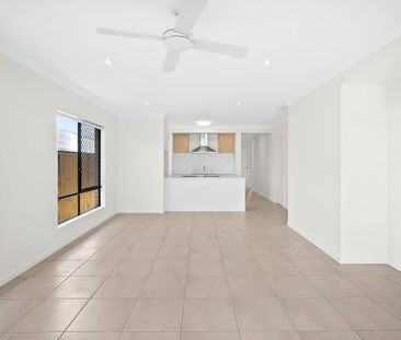 Beautiful Home in Pebble Creek Estate! - Photo 4