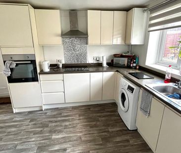 3 bedroom end of terrace house to rent - Photo 4