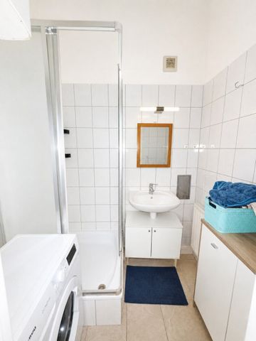 Gesamte Hofhaus Etage mit 20m2 Eigengarten, 2,5 Schlafzimmern, Parkplatz, WG tauglich! - 300 m nach Schönbrunn! - Photo 3