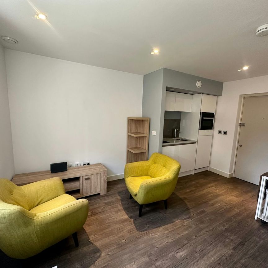 Flat to rent on - Photo 1