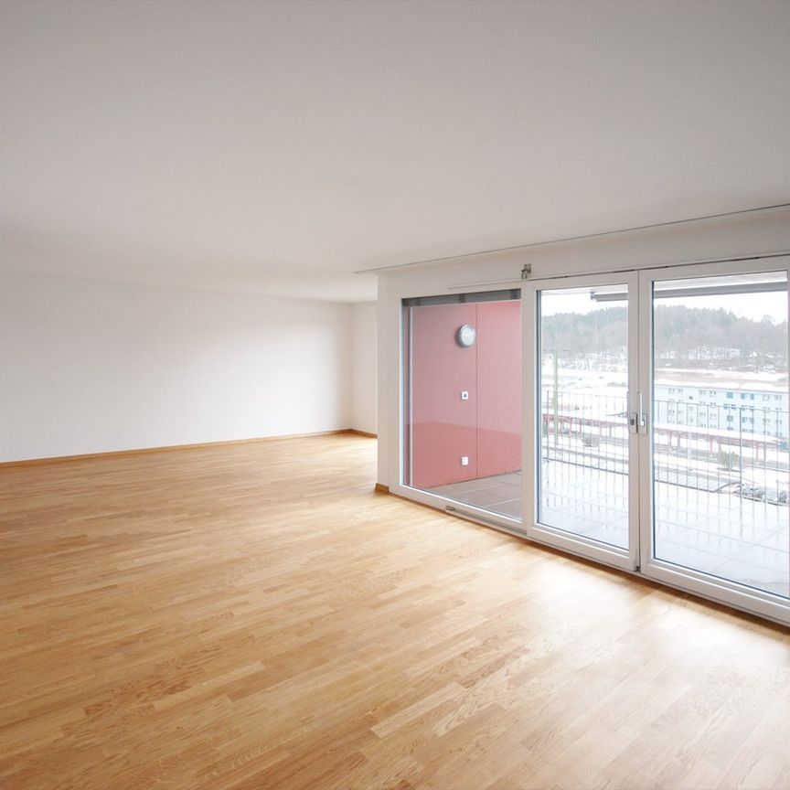 "Grosszügige 6.5 Zimmerwohnung am Perron 3!" - Foto 1