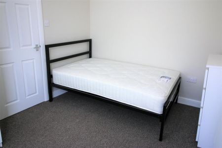 3 bedroom private hall to rent - Photo 5