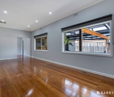 LARGE SPACIOUS 3 BEDROOM HOUSE - Photo 2