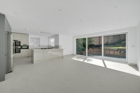 5 bedroom detached house to rent - Photo 3