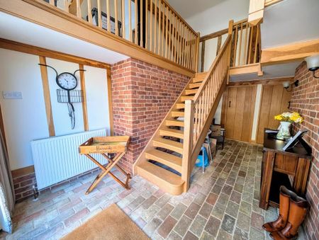 4 bedroom barn conversion to rent - Photo 2