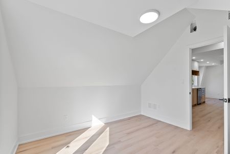 For Lease - 127 Northcote Avenue Unit# 4, Toronto, Ontario - Photo 4