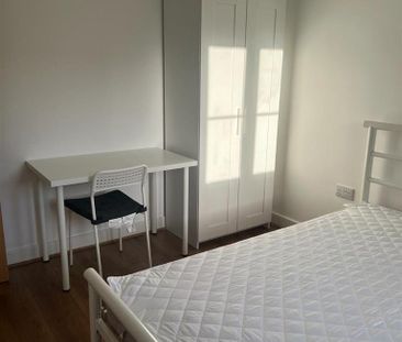 4 bedroom end of terrace house to rent - Photo 6