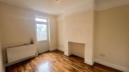 4 bedroom terraced house to rent - Photo 2