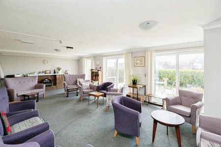 1 bedroom retirement property to rent - Photo 4