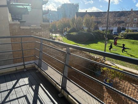 1 Bed Flat, Glaisher Street, SE8 - Photo 5