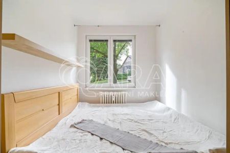 Prostorný byt 3+1 se zasklenou lodžií v klidné části Nového Jičína - Photo 5