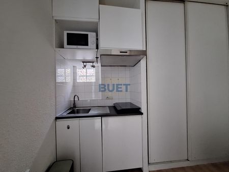 A LOUER au CENTRE-VILLE - Studio MEUBLÉ en rez-de-chaussée ... - Photo 3
