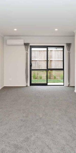 Modern 3-Bedroom Townhouse - Photo 1