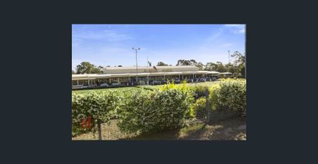 MODERN TOWNHOUSE READY TO LEASE! - Photo 2