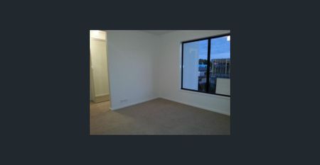 CREME DE LA CREME - LARGEST IN THE GROUP - Photo 4