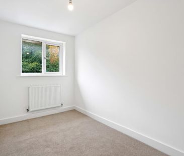 2 bedroom end of terrace house to rent - Photo 3