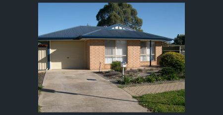 Great Location, 3-Bedroom Villa - Photo 4