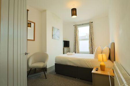 2 Bedroom Home – Medium Let - Photo 4