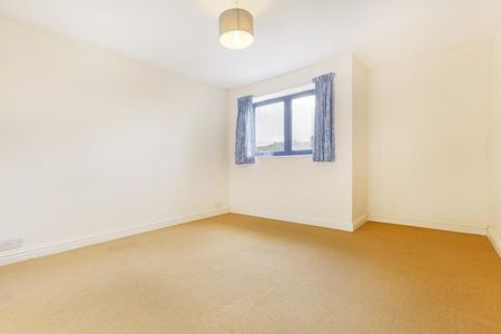 1 Bed Flat - Photo 4