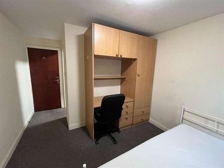 Flat, Clarendon Road, Leeds, LS2 - Photo 2