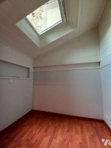 Centre ville, Appartement situé en rez-de-chaussée avec terrasse au calme. Il comprend une pièc... - Photo 2