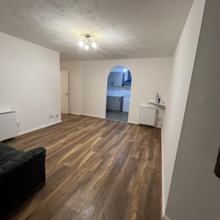 2 bedroom flat to rent - Photo 1