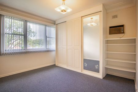 Charming Family Home - Photo 2